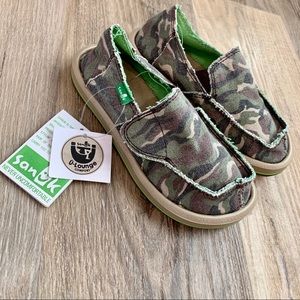 Toddler boys camo green sanuk shoes